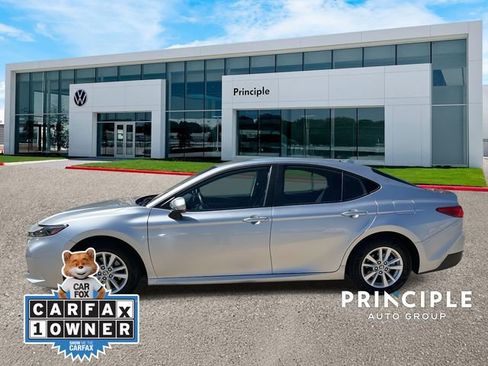 Used 2025 Toyota Camry LE FWD image 7