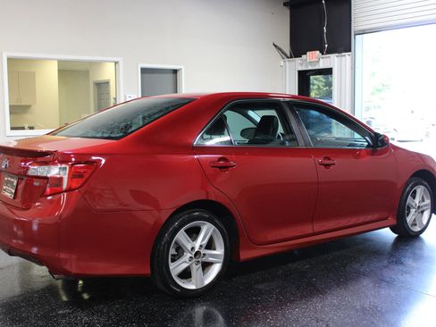 Used 2014 Toyota Camry SE FWD image 3
