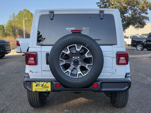 New 2026 Jeep Wrangler Unlimited Sahara AWD/4WD image 6