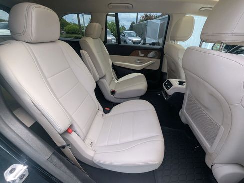 Used 2022 Mercedes-Benz GLS 450 4MATIC image 11