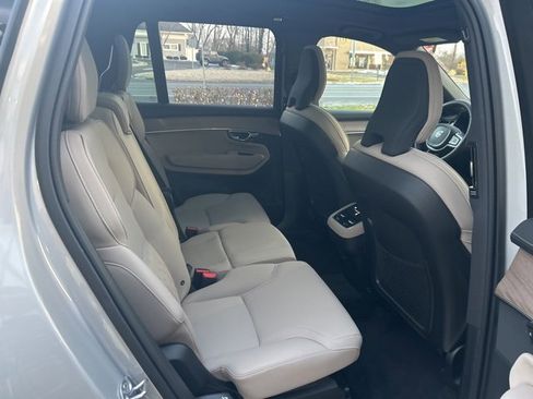 Used 2025 Volvo XC90 B5 Plus image 13