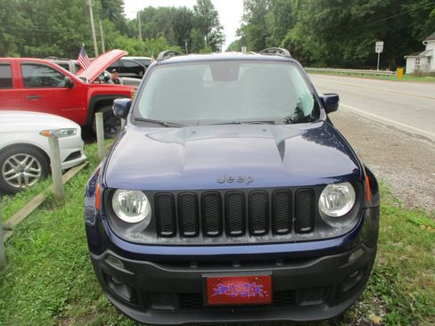 Used 2017 Jeep Renegade Altitude AWD/4WD image 3