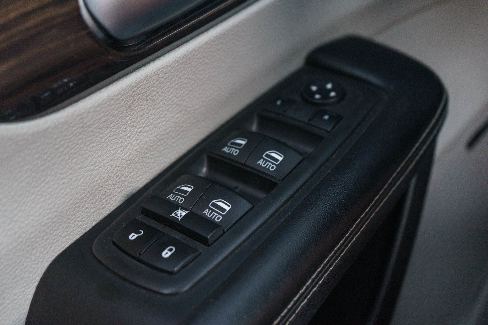 Used 2022 Chrysler Pacifica Limited FWD image 26