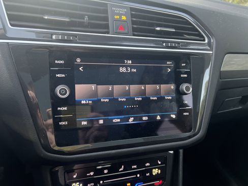 Certified 2024 Volkswagen Tiguan SE w/ Panoramic Sunroof Package image 22