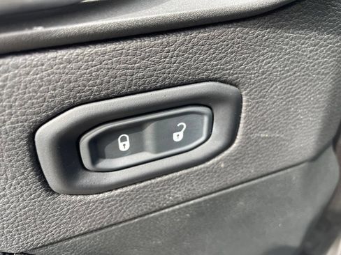 Used 2020 Jeep Wrangler Unlimited Sahara AWD/4WD image 10
