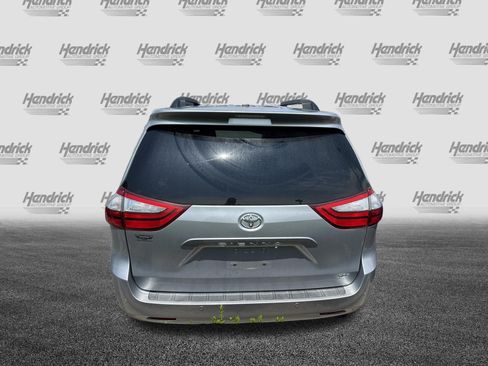 Used 2015 Toyota Sienna XLE w/ XLE Navigation Package FWD image 9