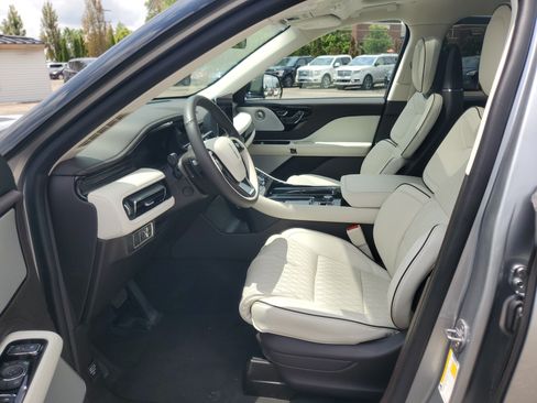 Used 2024 Lincoln Aviator Black Label w/ Class IV Trailer Tow Package AWD/4WD image 12