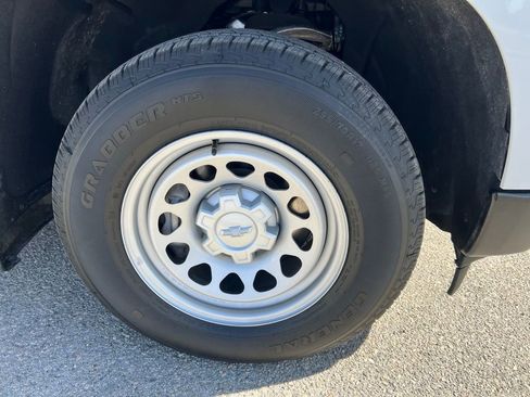 Used 2025 Chevrolet Silverado 1500 W/T image 26