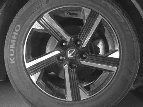 Used 2025 Nissan Sentra SV image 13