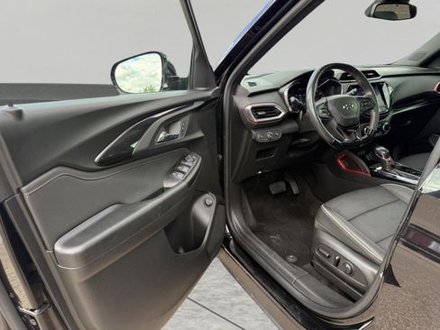 Used 2022 Chevrolet TrailBlazer RS w/ Sun and Liftgate Package AWD/4WD image 19