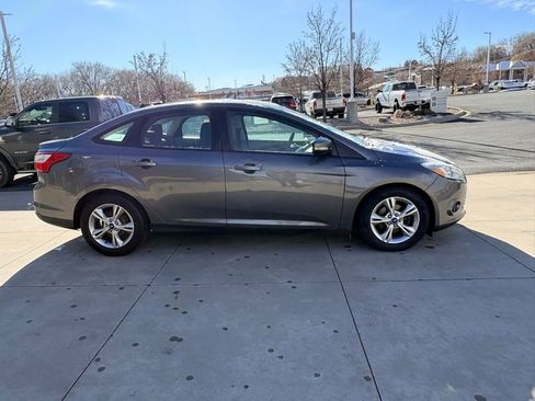 Used 2014 Ford Focus SE w/ SE Winter Package image 4