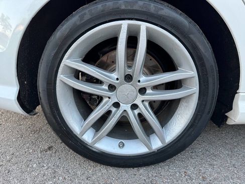 Used 2013 Mercedes-Benz C 250 Sedan image 34