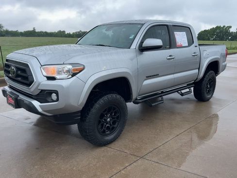Used 2022 Toyota Tacoma SR5 RWD image 5