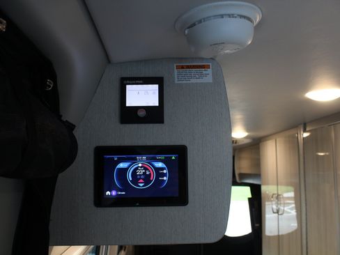 Used 2024 Mercedes-Benz Sprinter 3500 image 43