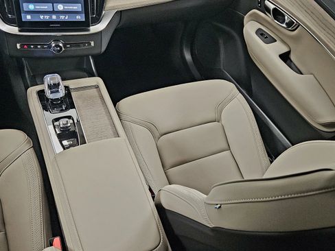 New 2026 Volvo XC90 B5 Plus w/ Protection Package AWD/4WD image 17