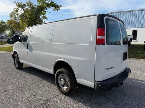 Used 2024 Chevrolet Express 2500 RWD 2500 135 w/ Driver Convenience Package image 3
