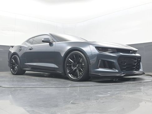 Used 2021 Chevrolet Camaro ZL1 w/ LPO, ZL1 Protection Package RWD image 31