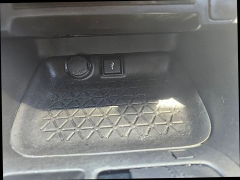 Used 2021 Toyota RAV4 LE AWD/4WD image 23