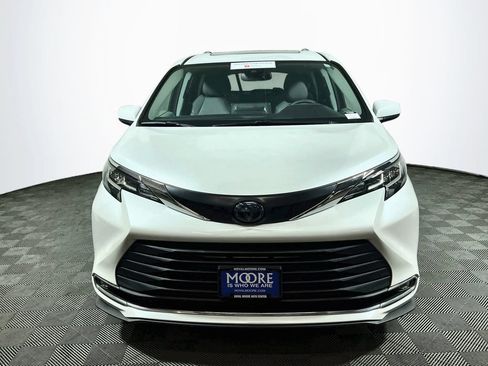 Certified 2023 Toyota Sienna XLE FWD image 2