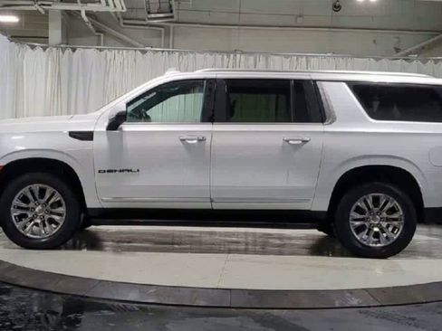 Used 2024 GMC Yukon XL Denali w/ Advanced Technology Package image 5