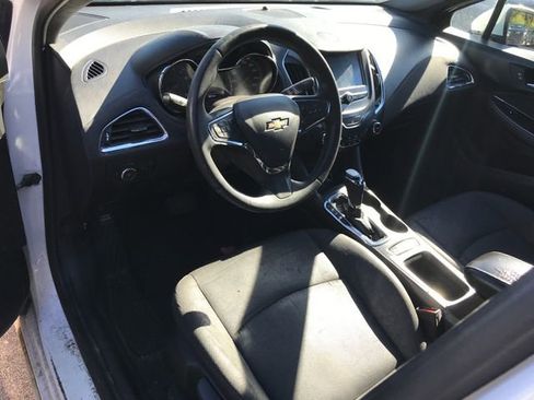 Used 2017 Chevrolet Cruze LT w/ RS Package image 4