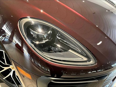 New 2026 Porsche Macan image 12