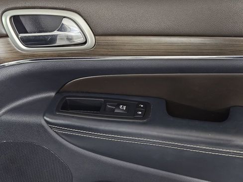 Used 2017 Jeep Grand Cherokee Overland w/ Jeep Active Safety Group image 33