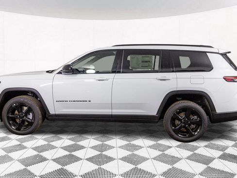 New 2025 Jeep Grand Cherokee L Limited w/ Black Appearance Package image 13