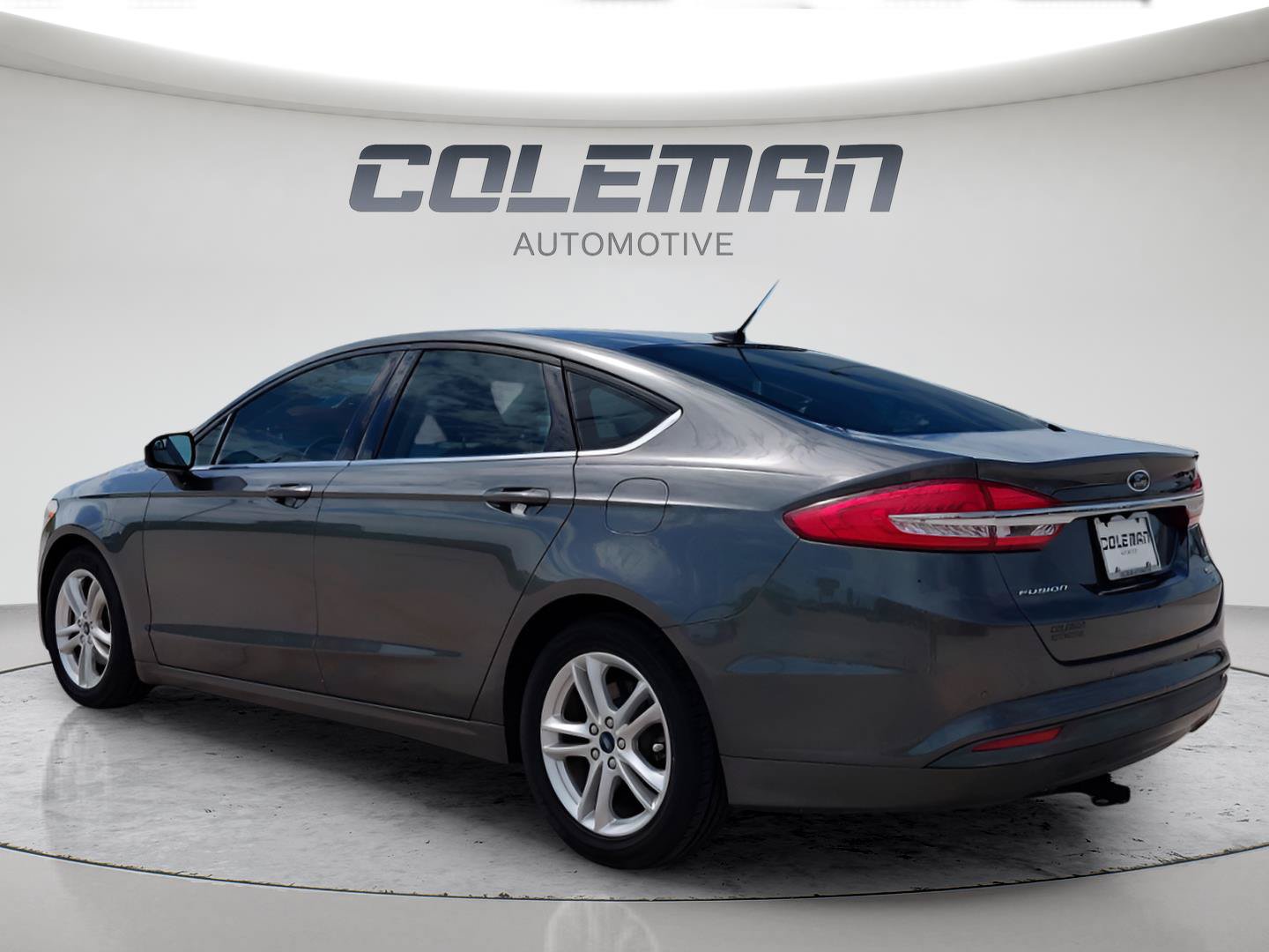 Used 2018 Ford Fusion SE w/ Fusion SE Technology Package FWD image 3