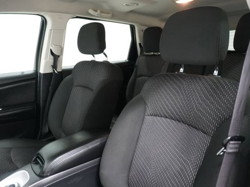 Used 2019 Dodge Journey SE w/ Connectivity Group FWD image 10