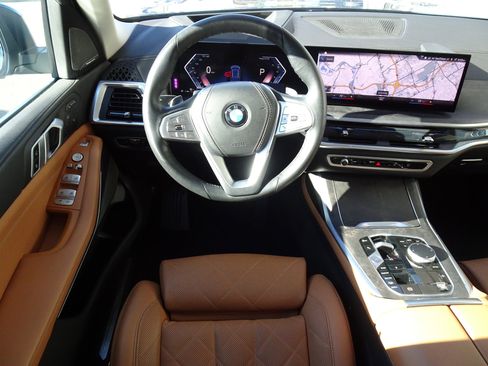 Used 2023 BMW X7 xDrive40i w/ Premium Package image 12