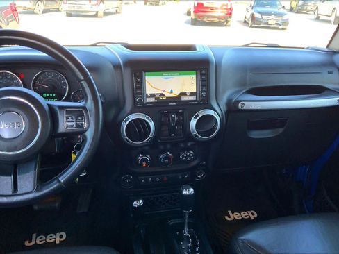 Used 2015 Jeep Wrangler Unlimited Sahara w/ Connectivity Group image 7