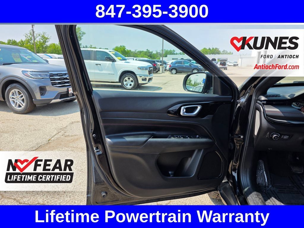 Used 2024 Jeep Compass Trailhawk AWD/4WD image 17