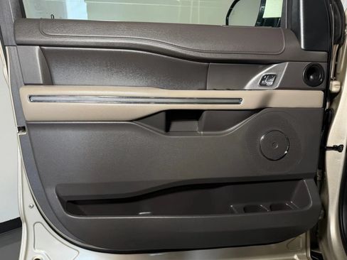 Used 2018 Ford Expedition Max XLT w/ Equipment Group 202A AWD/4WD image 28