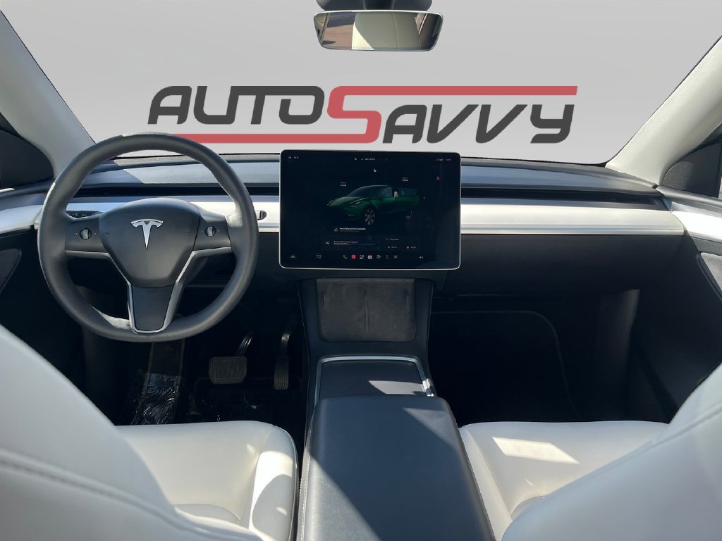 Used 2024 Tesla Model Y Long Range AWD/4WD image 18