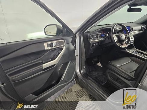 Used 2023 Ford Explorer XLT w/ Equipment Group 202A AWD/4WD image 11