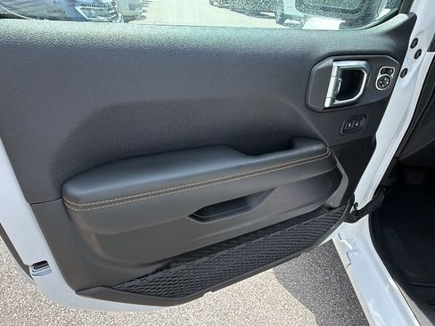 Used 2025 Jeep Wrangler Unlimited Sahara w/ Safety Group AWD/4WD image 14
