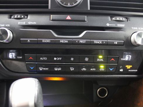 Used 2019 Lexus RX 450h AWD image 44