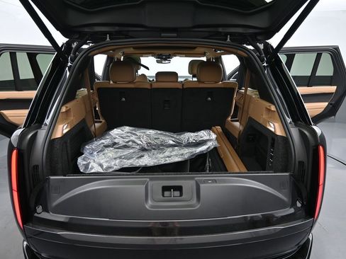 New 2026 Land Rover Range Rover Long Wheelbase SE AWD/4WD image 17