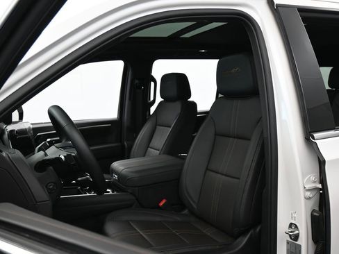 Used 2025 Chevrolet Suburban High Country w/ Sun And Tow Package RWD image 10