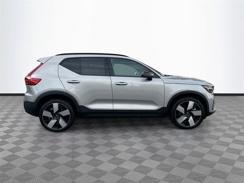 Used 2023 Volvo XC40 Recharge Ultimate image 5