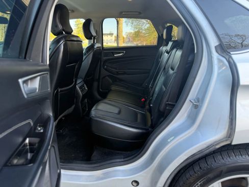 Used 2018 Ford Edge Titanium image 32