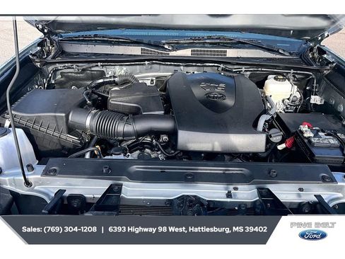 Used 2023 Toyota Tacoma TRD Off-Road w/ Technology Package AWD/4WD image 8