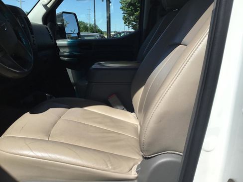 Used 2016 Nissan NV 3500 SL RWD image 14