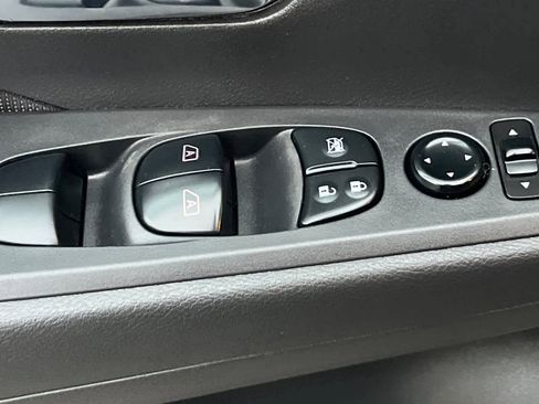 Used 2024 Nissan Kicks SV image 14