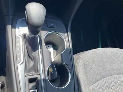 Used 2022 Chevrolet Equinox LT w/ Driver Convenience Package image 17