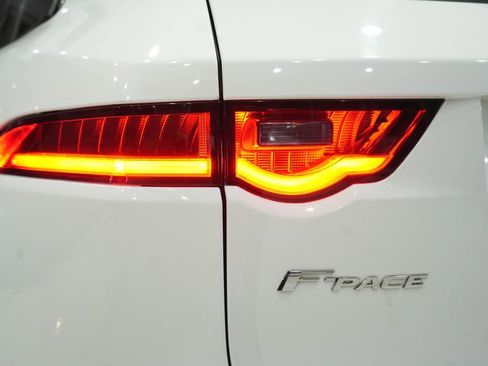 Used 2020 Jaguar F-PACE R-Sport image 16