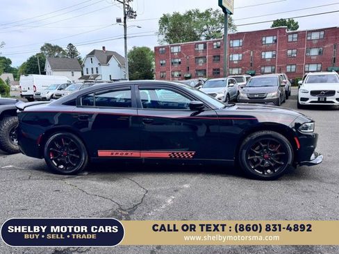 Used 2016 Dodge Charger SXT AWD/4WD image 4
