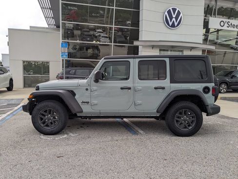 Used 2024 Jeep Wrangler Unlimited Sport AWD/4WD image 3