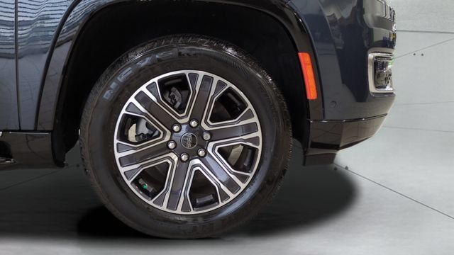 Used 2025 Jeep Wagoneer 4WD w/ Premium Group I image 25